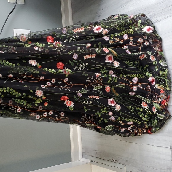 NWT GORGEOUS DRESS!! - Picture 5 of 9